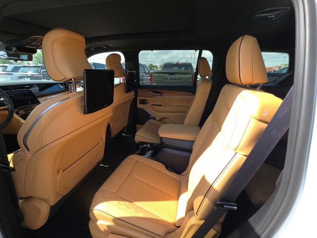 Used 2025 Jeep Grand Cherokee L Summit AWD/4WD image 19
