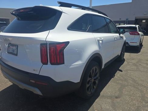 Certified 2023 Kia Sorento SX Prestige AWD/4WD image 3