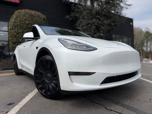 Used 2021 Tesla Model Y Long Range image 8