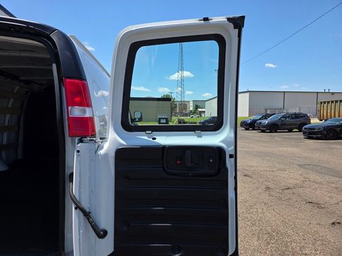 Used 2025 GMC Savana 2500 RWD image 20