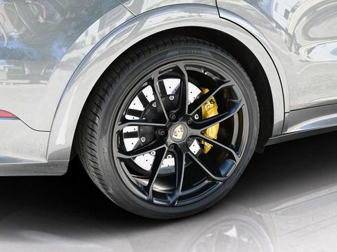 Used 2023 Porsche Cayenne Turbo S image 14