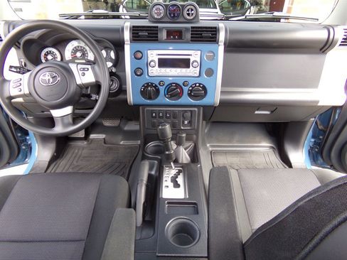 Used 2011 Toyota FJ Cruiser 4WD w/ Convenience Pkg image 32