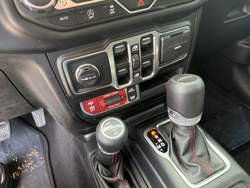 Used 2021 Jeep Gladiator Rubicon w/ Trailer Tow Package AWD/4WD image 33