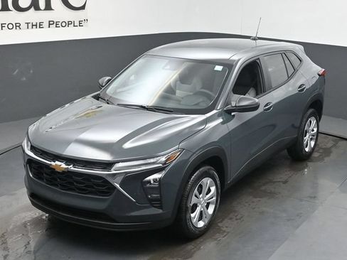 New 2026 Chevrolet Trax LS FWD image 23
