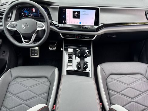 New 2025 Volkswagen Atlas Peak Edition SE image 13