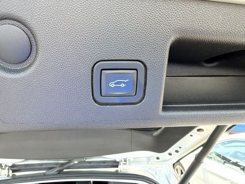 Used 2021 Chevrolet Equinox Premier AWD/4WD image 13