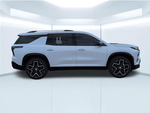 New 2026 Chevrolet Traverse High Country w/ LPO, Floor Liner Package FWD image 7