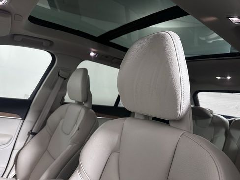 Used 2022 Volvo XC90 T8 Inscription Expression w/ Climate Package image 16