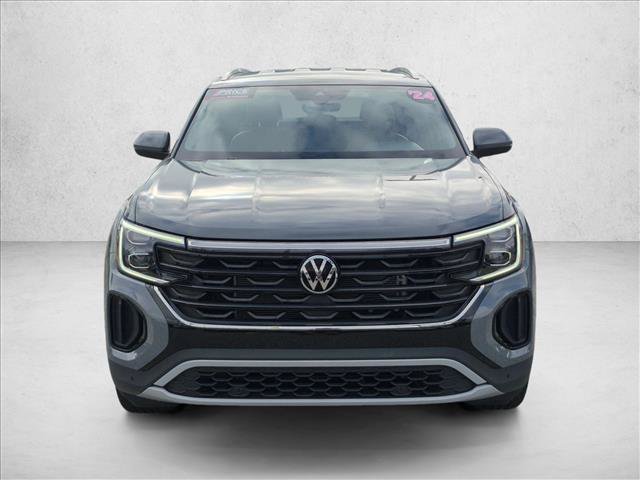 Used 2024 Volkswagen Atlas Cross Sport SE FWD image 2