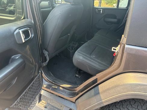 Used 2018 Jeep Wrangler Unlimited Sport S AWD/4WD image 14