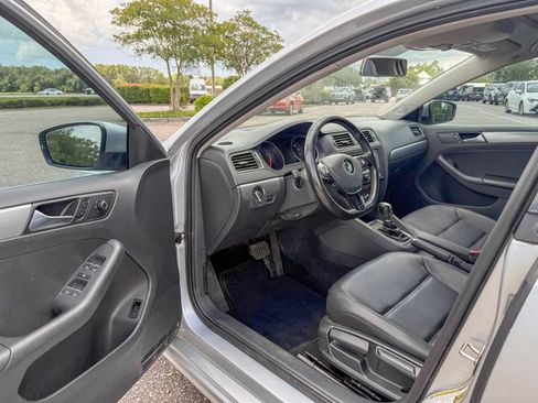 Used 2015 Volkswagen Jetta SE FWD image 11