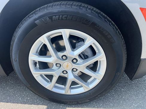 Used 2023 Chevrolet Equinox LT FWD image 12