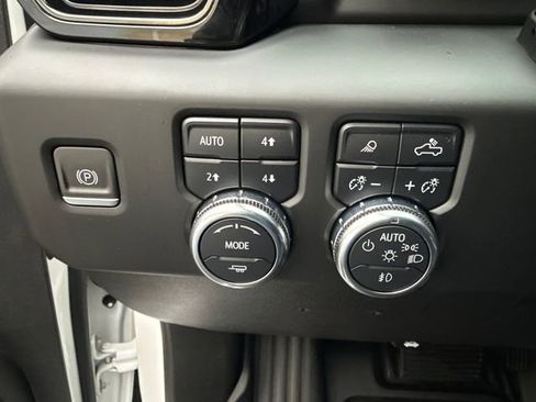 Used 2023 GMC Sierra 1500 AT4 w/ Technology Package image 23