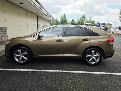 Used 2009 Toyota Venza FWD image 2