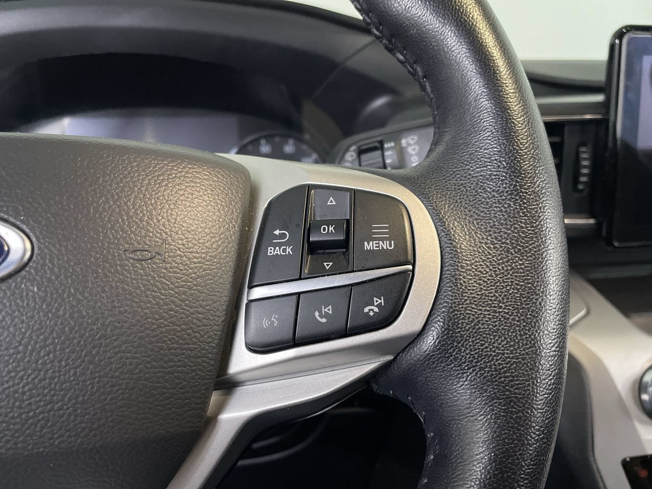 Used 2022 Ford Explorer XLT w/ Equipment Group 202A AWD/4WD image 27
