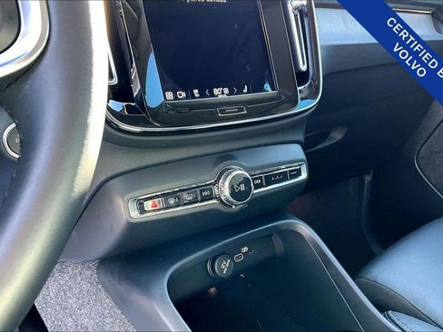 Used 2024 Volvo XC40 B5 Plus image 8