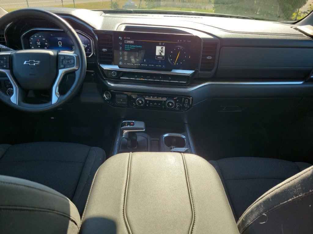 Used 2023 Chevrolet Silverado 1500 RST AWD/4WD image 15