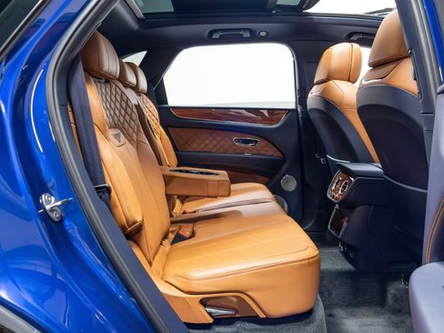 Used 2021 Bentley Bentayga w/ First Edition Specification AWD/4WD image 31