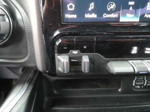 Used 2022 RAM 1500 Laramie w/ Night Edition image 10