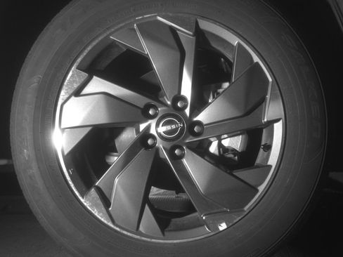 Used 2025 Nissan Rogue SV FWD image 13