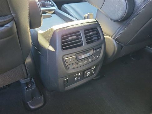 Used 2022 Honda Pilot Touring image 12