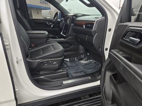 Used 2025 GMC Yukon Denali w/ Sun & Power Step Package AWD/4WD image 23