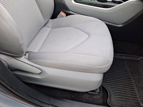 Used 2023 Toyota Highlander LE FWD image 32