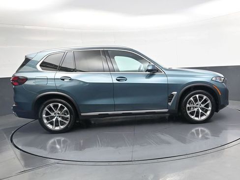 Used 2025 BMW X5 xDrive40i AWD/4WD image 3
