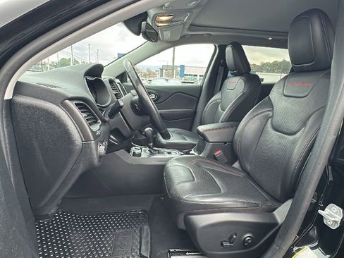 Used 2020 Jeep Cherokee Trailhawk image 9