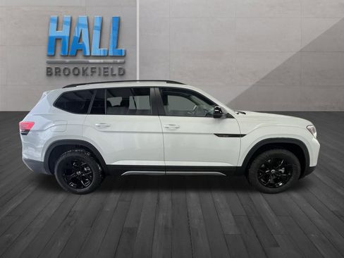 New 2026 Volkswagen Atlas Peak Edition image 6