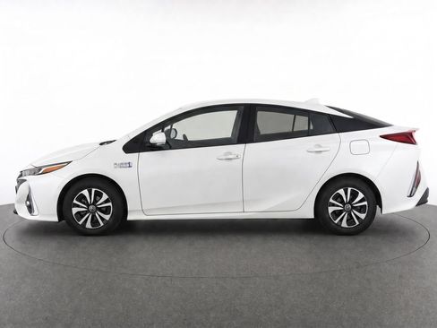 Used 2017 Toyota Prius Prime Advanced w/ Carpet Mat Package FWD image 2