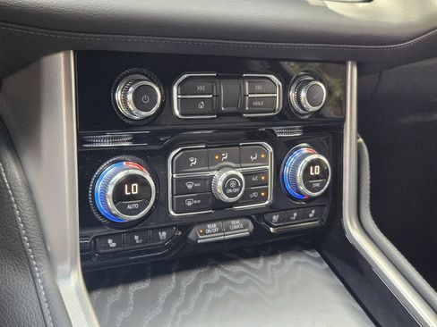 Used 2023 GMC Yukon XL Denali AWD/4WD image 17