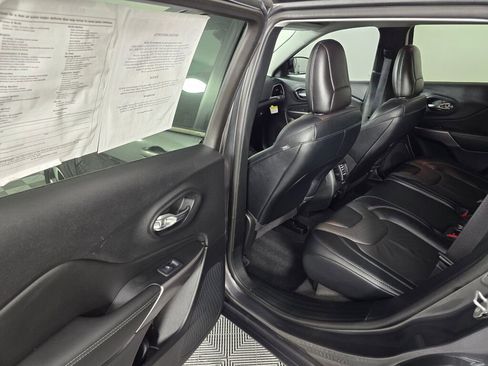 Used 2022 Jeep Cherokee Limited image 34