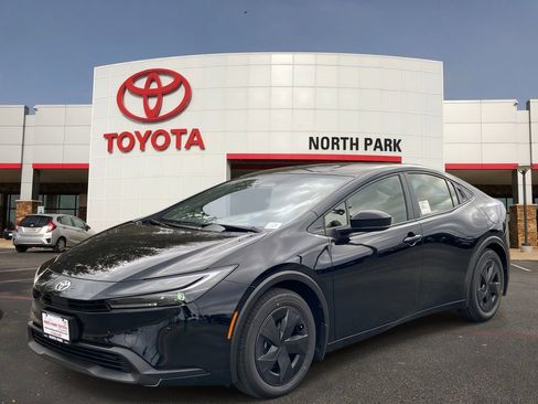 New 2026 Toyota Prius LE FWD image 1