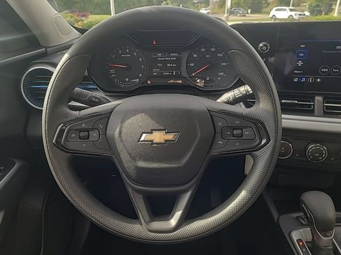 Used 2024 Chevrolet Trax LS w/ LS Convenience Package FWD image 15