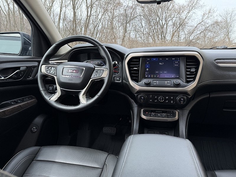 Used 2023 GMC Acadia Denali w/ Denali Technology Package AWD/4WD image 9