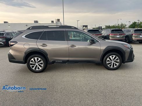 Used 2024 Subaru Outback Premium AWD/4WD image 6