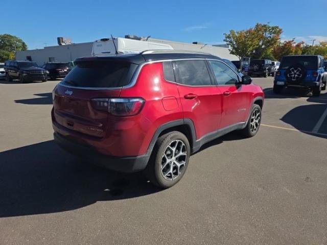 Used 2024 Jeep Compass Limited AWD/4WD image 3
