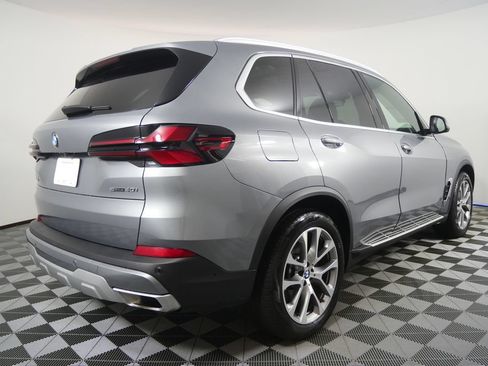 Certified 2026 BMW X5 sDrive40i w/ Premium Package RWD image 5