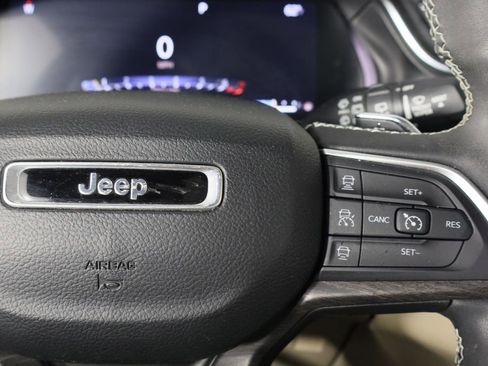 Used 2023 Jeep Grand Cherokee Limited image 27