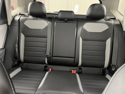 Used 2023 Volkswagen Taos SEL image 23