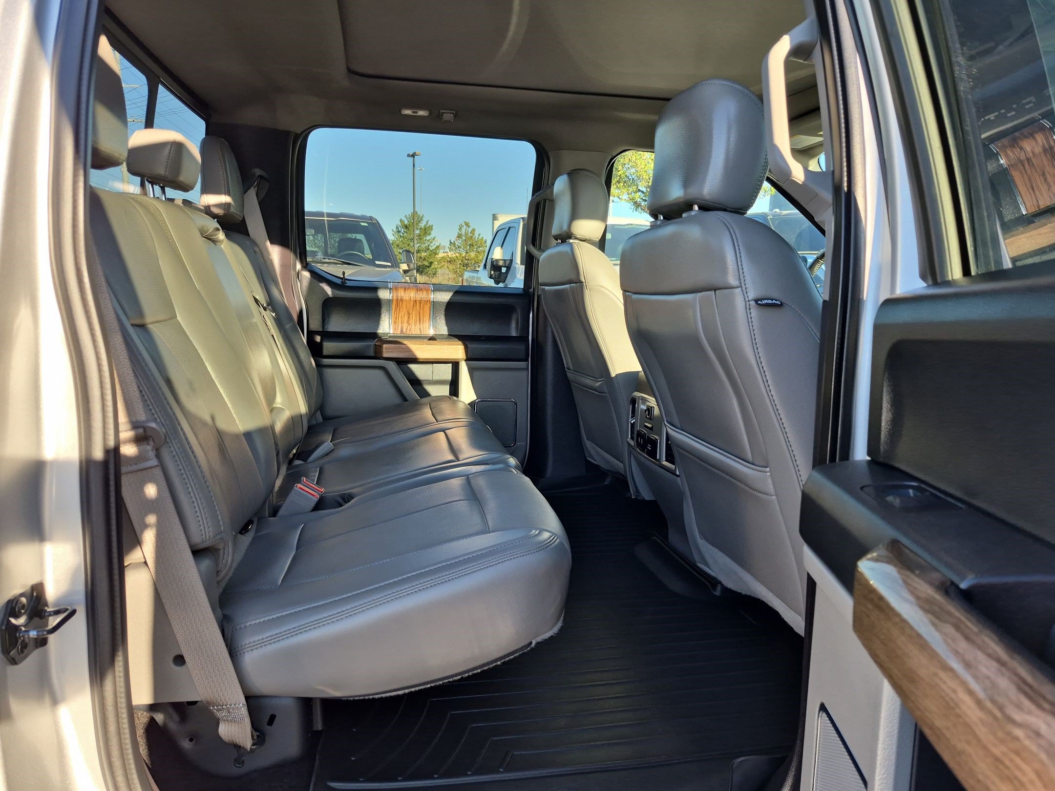 Used 2018 Ford F150 Lariat w/ Equipment Group 502A Luxury AWD/4WD image 33