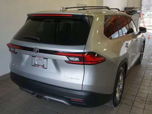 Used 2024 Toyota Grand Highlander Limited image 18