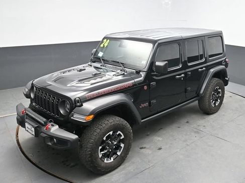 Used 2024 Jeep Wrangler Unlimited Rubicon w/ Convenience Group AWD/4WD image 27