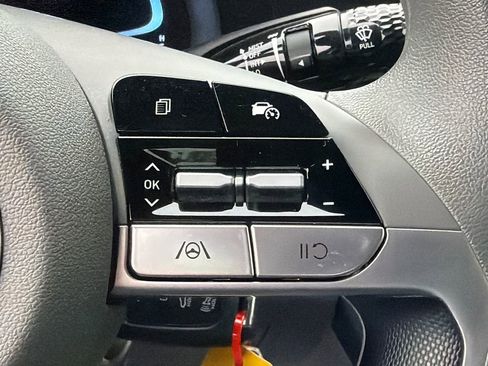 Used 2024 Hyundai Elantra SE image 25