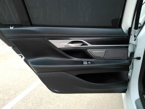 Used 2019 BMW 750i w/ Executive Package RWD image 18