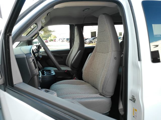 Used 2025 Chevrolet Express 3500 LT w/ LT Preferred Equipment Group RWD image 17