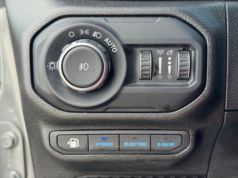 Used 2022 Jeep Wrangler Unlimited Sahara w/ Cold Weather Group image 21