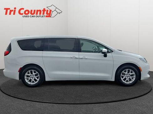 Used 2017 Chrysler Pacifica Touring FWD image 9