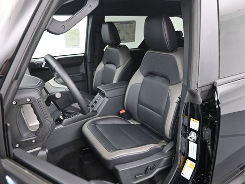 New 2026 Ford Bronco Outer Banks image 8